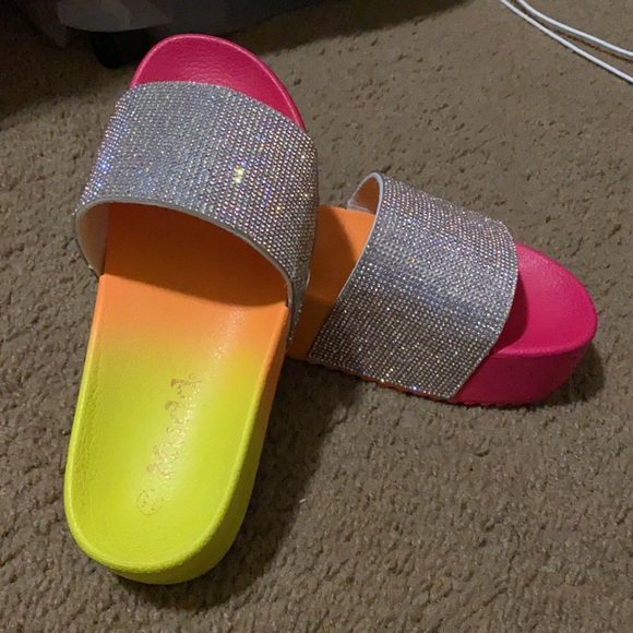 MUDD SLIDES - Picture 2 of 3